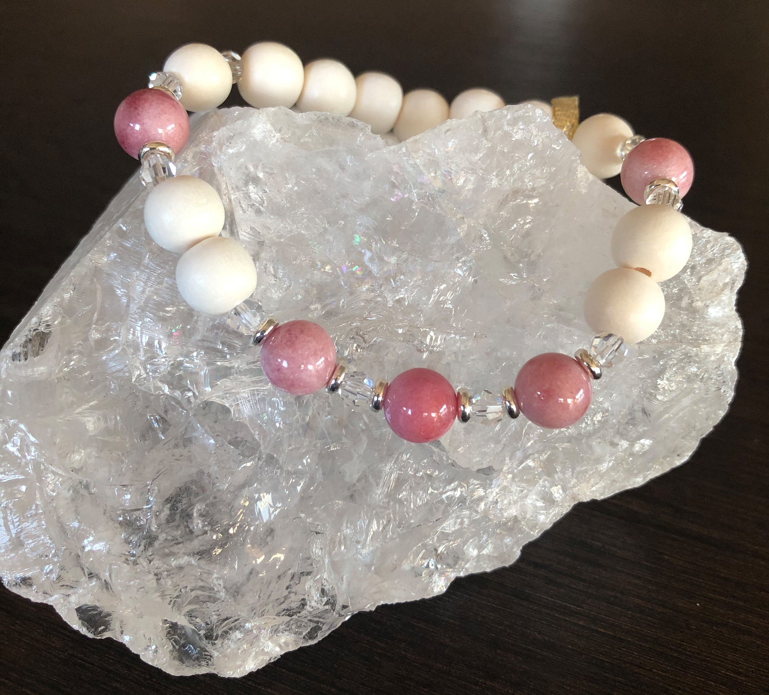 Read more about the article Looking for Last Minute Christmas Gifts? Beautiful Semi-Precious Stone Bracelets Fit the Budget and Need.